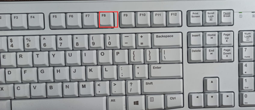 Win7重裝后進(jìn)不去系統(tǒng)怎么辦？