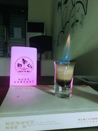 抖音敬自己六瓶酒圖片   敬六杯酒圖片分享